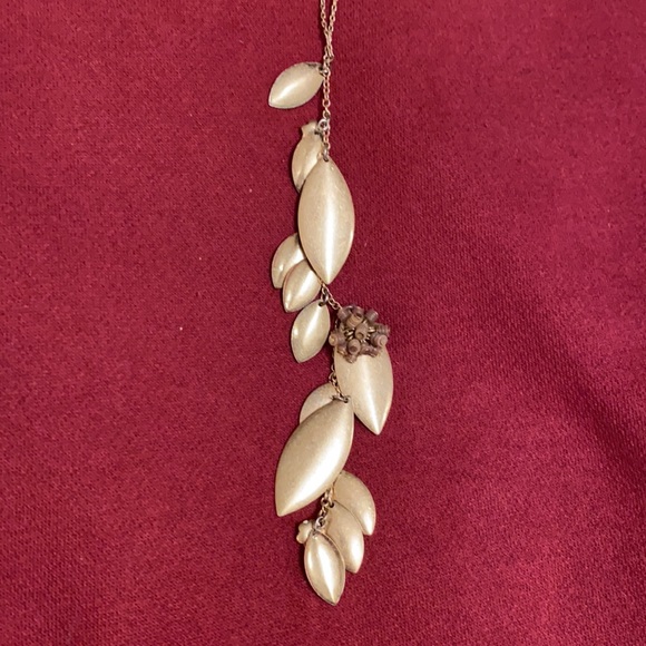 Gold leaf necklace - Picture 4 of 4